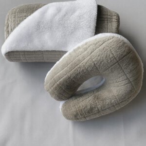 Set cobija y cojín cervical en gris perla